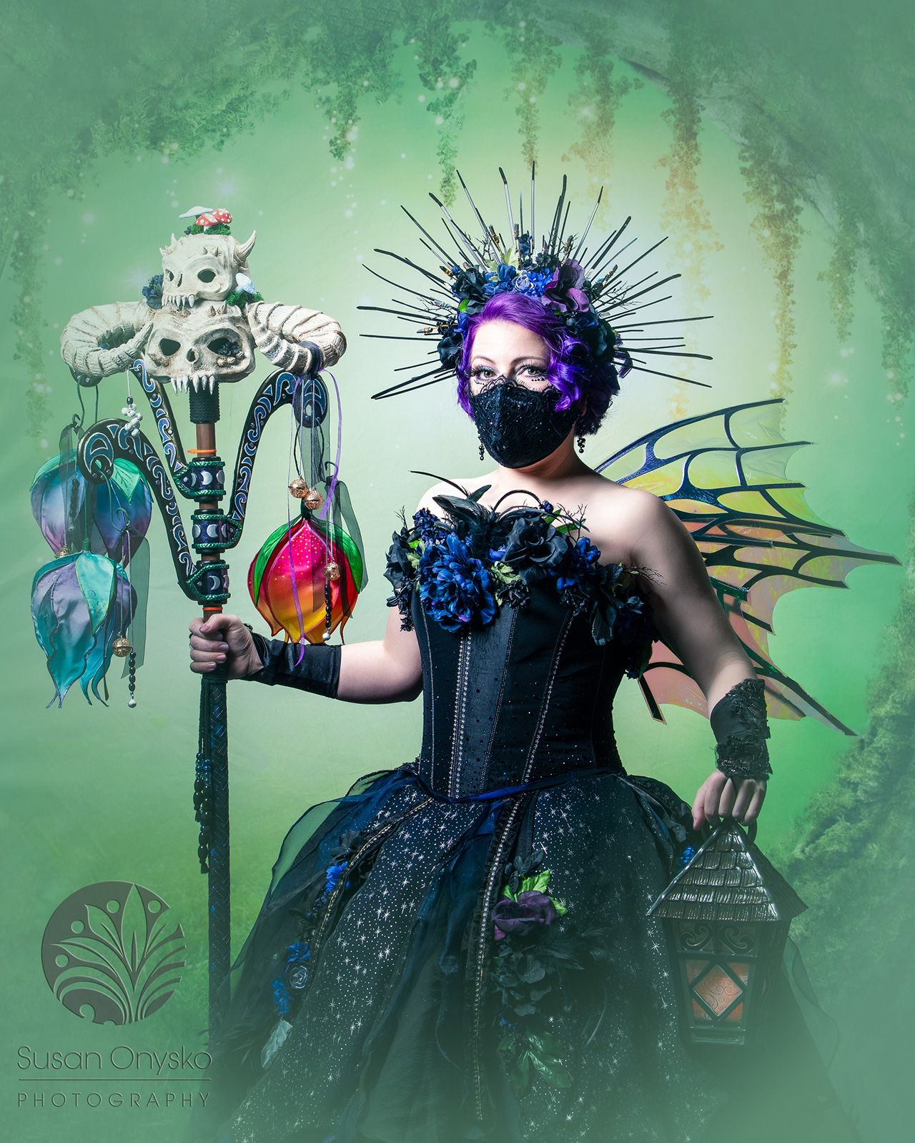 ©2021 Susan Onysko Photography – All rights reserved. Kristy cosplays Titania Queen of the Fae at the 2021 Rose City Comic Con, in Portland, OR